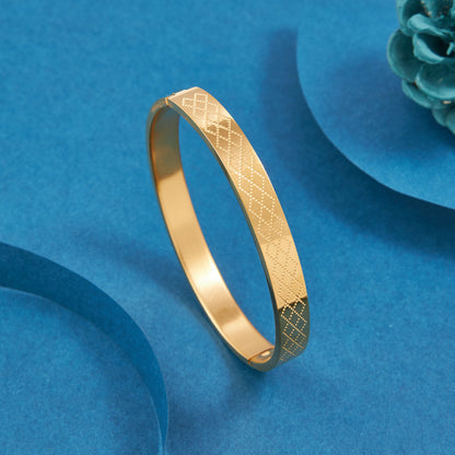 Cross-Line Dot Pattern Gold-Plated Bracelet For Men ( 7 Inch )